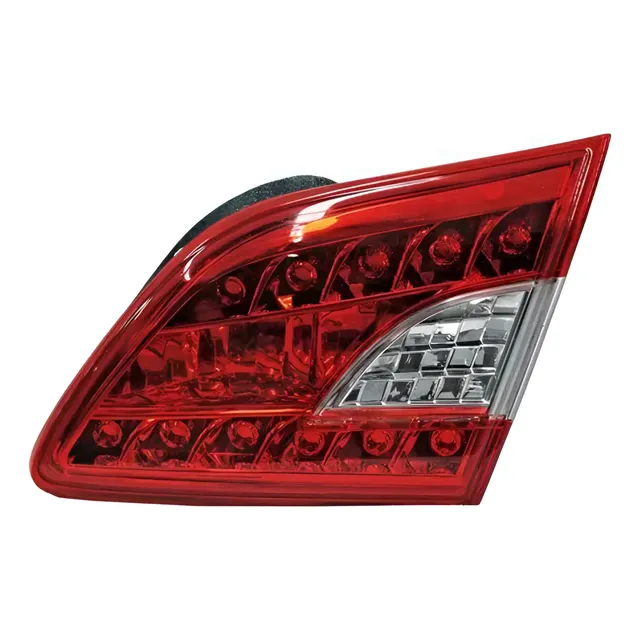 Farol Trasero Interior Derecho Nissan Sentra 2013/2015 Derecho/pasajero