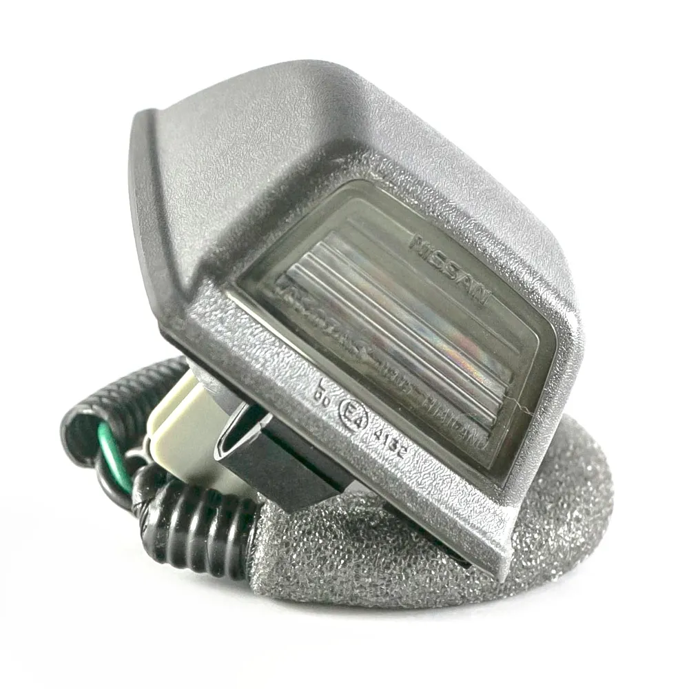 Farol de patente Nissan Navara 2008/2015